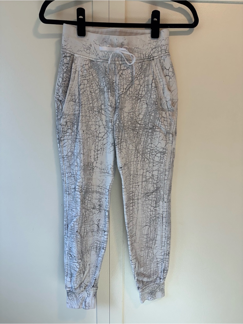 Lululemon‎ Women’s Warm Down Jogger Thread Dye White Black Pattern Size 0